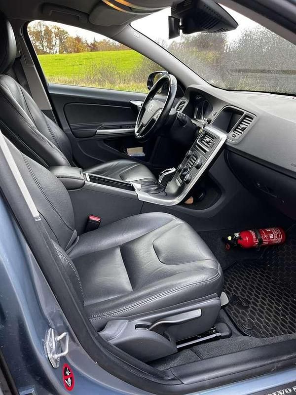 Gebraucht Volvo V60 CC 150 PS (110 kW) 2017 Blau Kombi