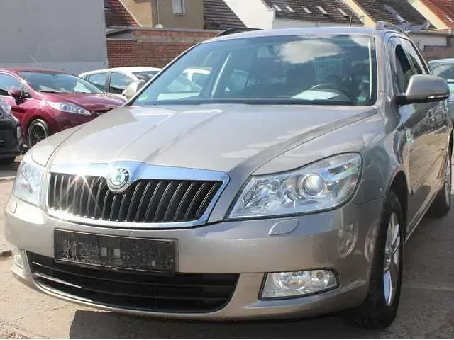 Gebraucht Skoda Octavia Impuls Edition 105 PS (77 kW) 2011 Cappuccinobeige metallic Kombi