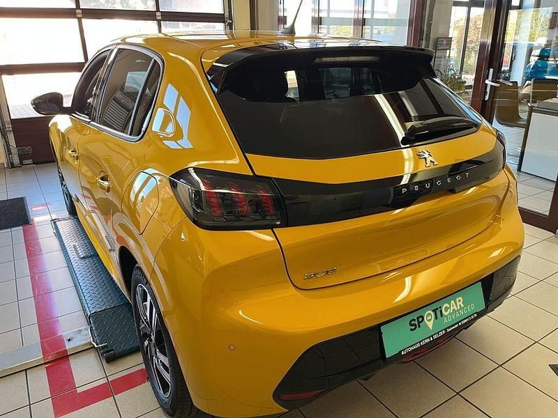 Gebraucht Peugeot 208 Allure 101 PS (74 kW) 2023 Gelb Kleinwagen
