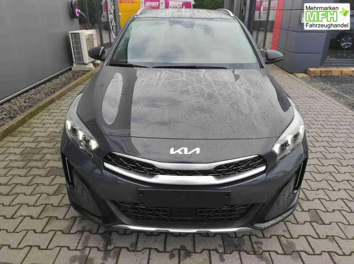Neu Kia XCeed 150 PS (110 kW) 2026 Penta grau SUV