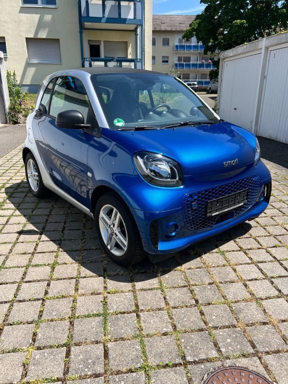 Blau Gebraucht 2021 Smart ForTwo Electric Drive Coupé | 7.990 € (Guter Preis) - Bild 1/4