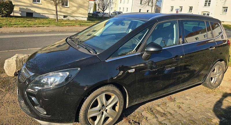 Gebraucht Opel Zafira Tourer 131 PS (96 kW) 2012 Schwarz Van / Kleinbus