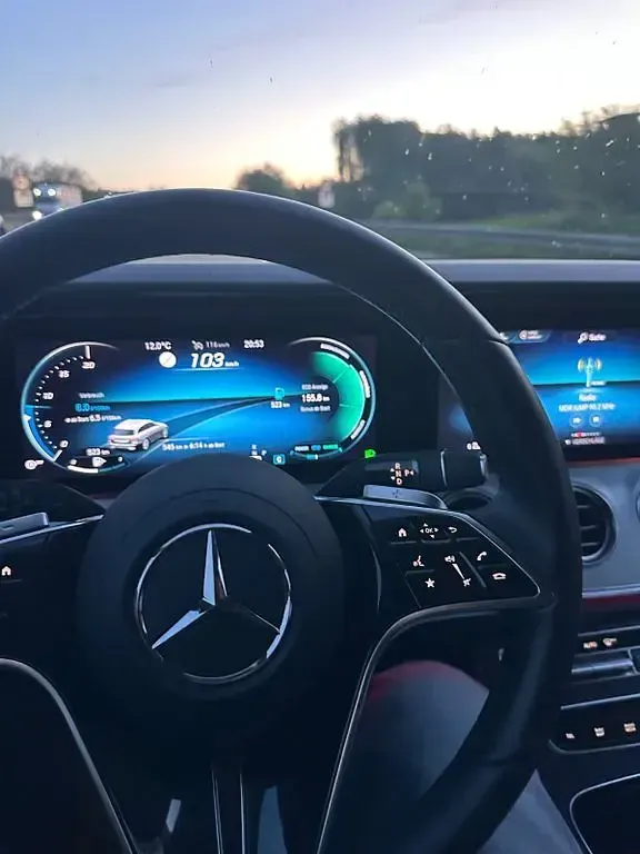 Gebraucht Mercedes E200 Avantgarde 197 PS (144 kW) 2023 Blau Limousine