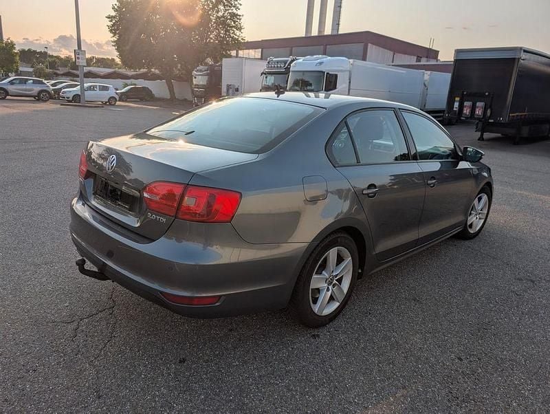 Gebraucht VW Jetta Comfortline 140 PS (102 kW) 2011 Grau Limousine
