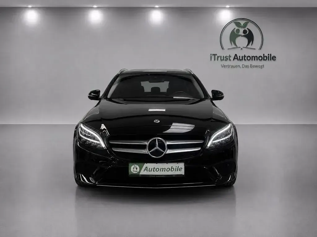 Gebraucht Mercedes C220 194 PS (142 kW) 2021 Schwarz Limousine
