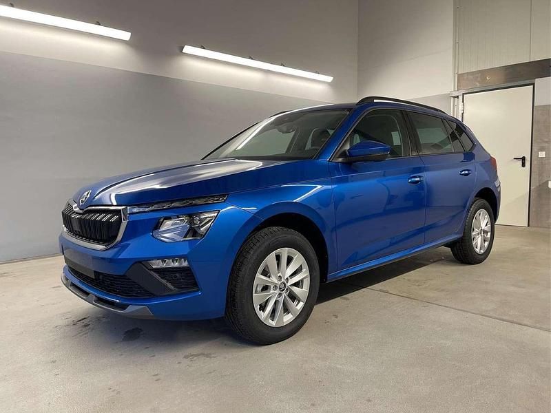 [8x8x] race blue metallic Neu 2025 Skoda Kamiq Selection SUV | 26.990 € (Fairer Preis) - Bild 1/4