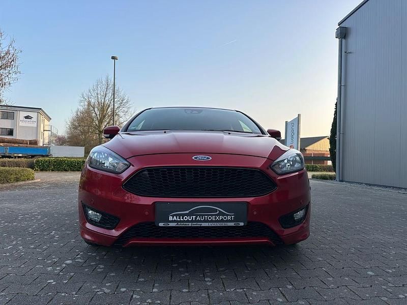 Gebraucht Ford Focus ST-Line 182 PS (133 kW) 2018 Rot Limousine
