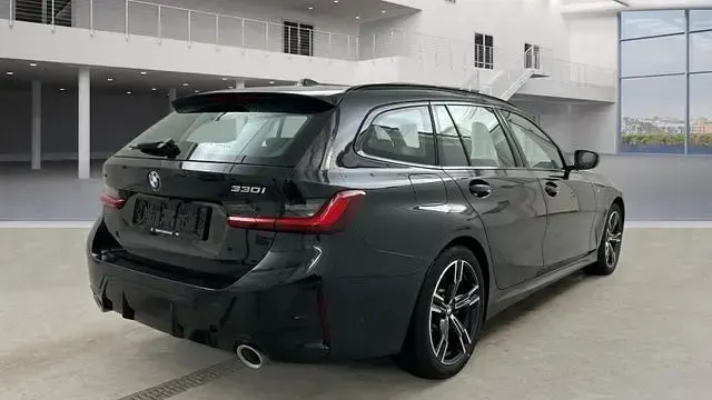 Gebraucht BMW 330 M Sport 245 PS (180 kW) 2025 Schwarz Kombi