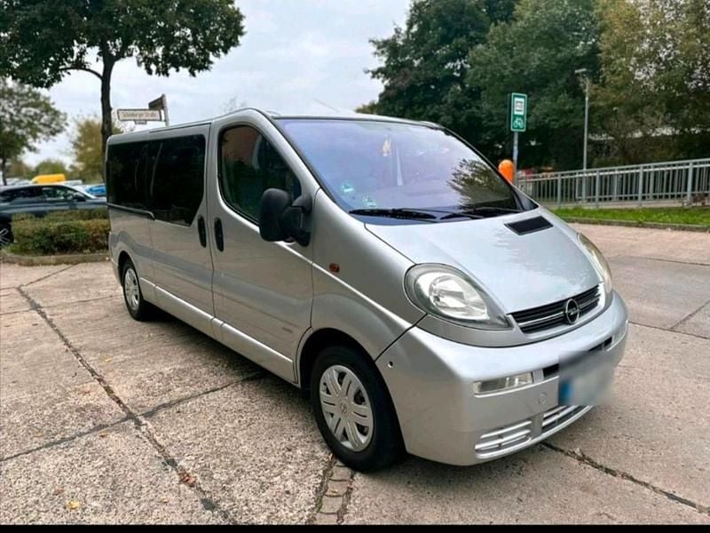 Usata Opel Vivaro 2006 Argento Monovolume