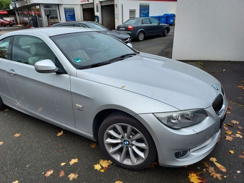 Grau Gebraucht 2011 BMW 335 Sport Line Coupé | 22.500 € (Guter Preis) - Bild 1/4