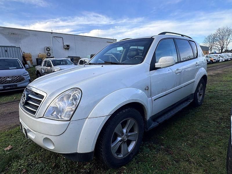 Weiß Gebraucht 2010 Ssangyong (KGM) Rexton SUV | 4.999 € - Bild 1/4