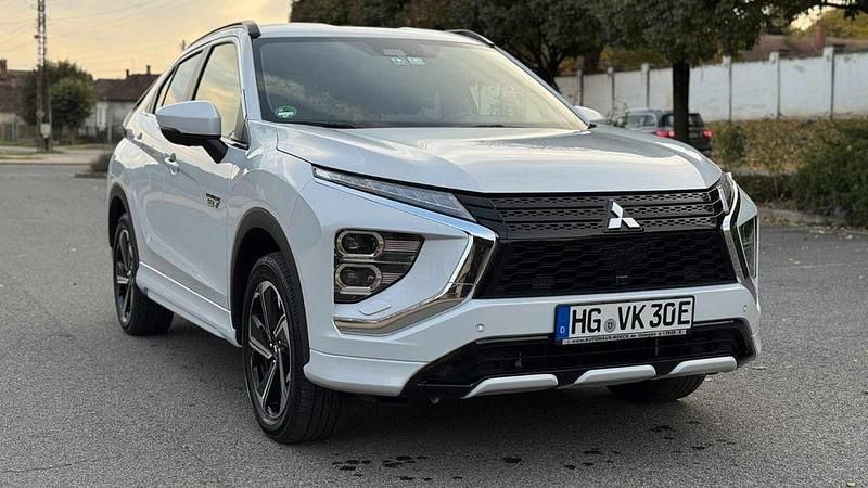 Weiß Gebraucht 2024 Mitsubishi Eclipse Cross Select SUV | 23.290 € (Fairer Preis) - Bild 1/4