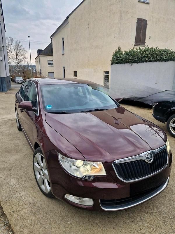 Rot Gebraucht 2010 Skoda Superb Limousine | 6.200 € (Fairer Preis) - Bild 1/4