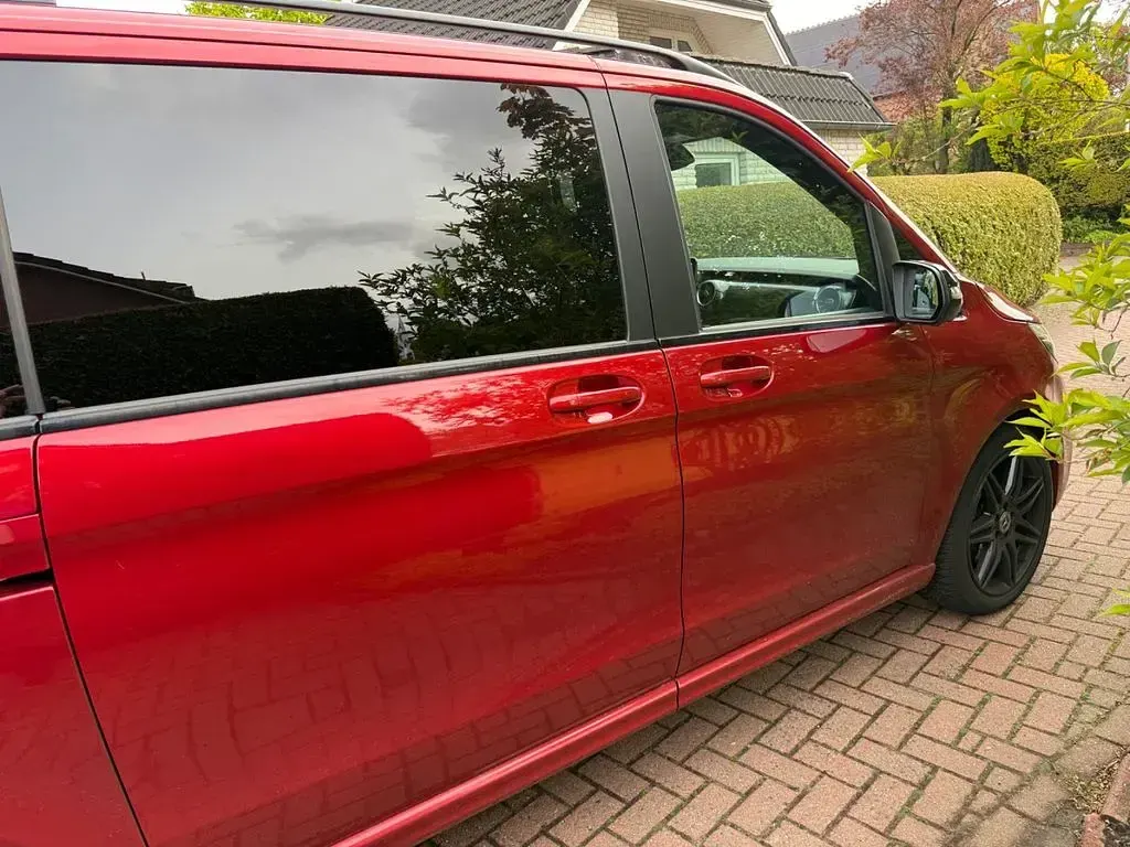 Gebraucht Mercedes V220 Avantgarde Edition 163 PS (119 kW) 2022 Rot Van / Kleinbus
