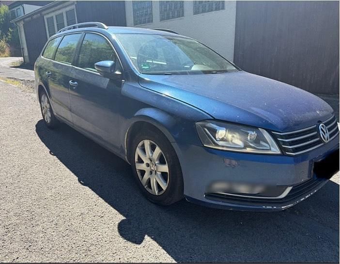 Blau Gebraucht 2013 VW Passat Kombi | 4.000 € (Superpreis) - Bild 1/4