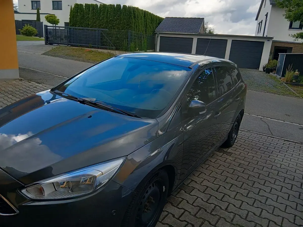 Gebraucht Ford Focus 120 PS (88 kW) 2016 Grau Kombi