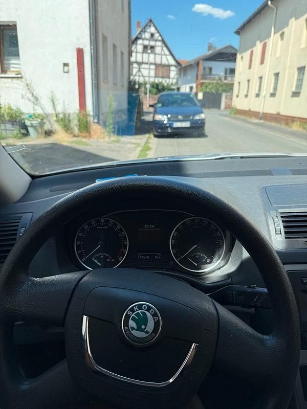 Silber Gebraucht 2012 Skoda Octavia Kombi | 4.900 € (Superpreis) - Bild 1/4