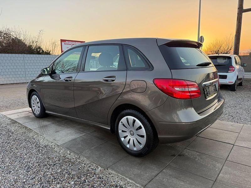 Gebraucht Mercedes B200 Style 156 PS (114 kW) 2013 Grau Van / Kleinbus