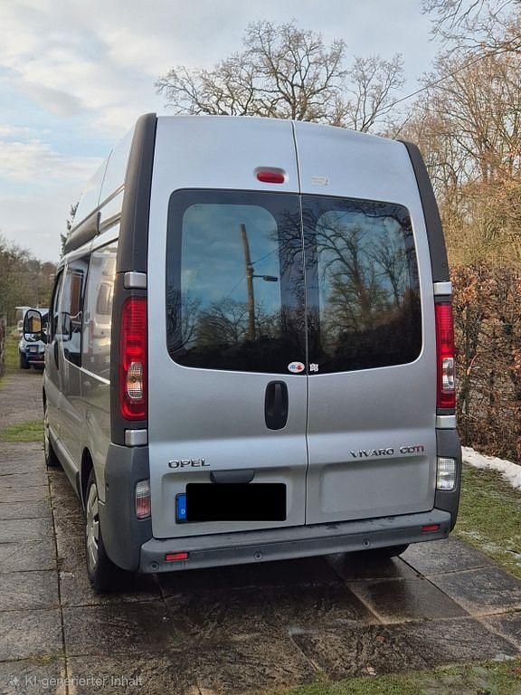 Gebraucht Opel Vivaro Sport 114 PS (83 kW) 2009 Silber Van / Kleinbus