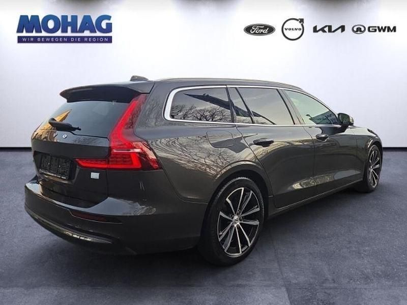 Gebraucht Volvo V60 Core 350 PS (257 kW) 2022 Grau Kombi