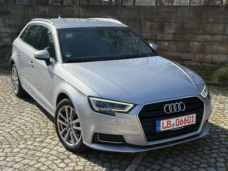 Gebraucht Audi A3 Design 116 PS (85 kW) 2017 Silber Limousine
