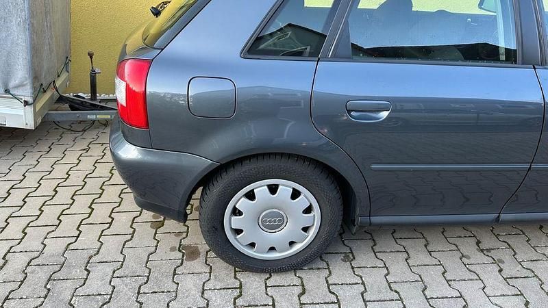 Gebraucht Audi A3 Ambiente 102 PS (75 kW) 2001 Grau Kleinwagen