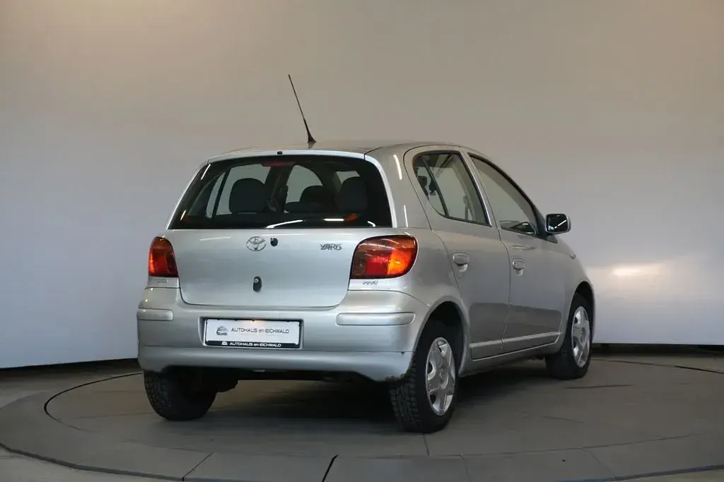 Gebraucht Toyota Yaris Edition 65 PS (47 kW) 2005 Silber Limousine