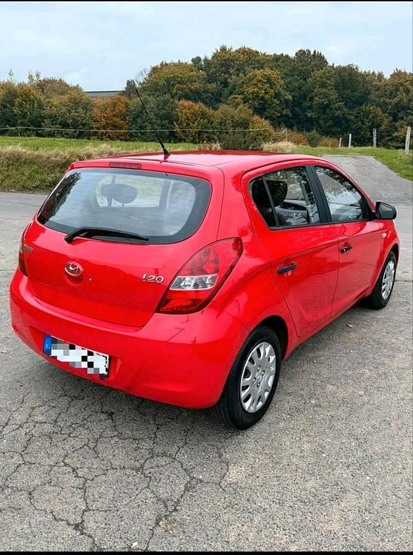 Rot Gebraucht 2009 Hyundai i20 Kleinwagen | 1.650 € (Fairer Preis) - Bild 1/4