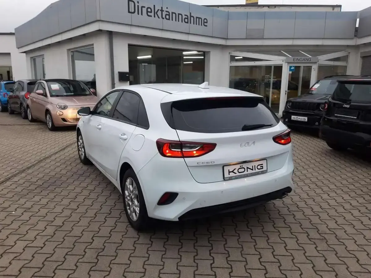 Usado Kia Ceed Edition 7 101 CV (74 kW) 2023 Blanco Utilitario
