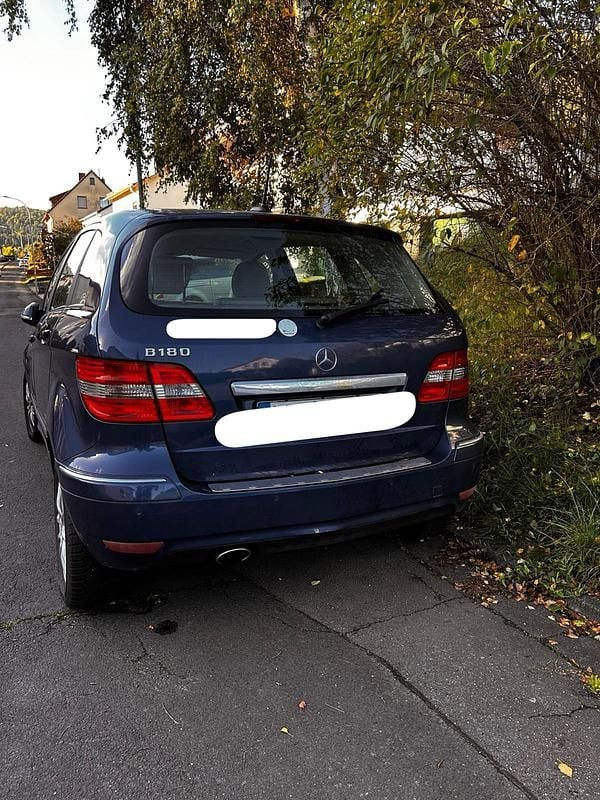 Gebraucht Mercedes B180 116 PS (85 kW) 2010 Blau Van / Kleinbus