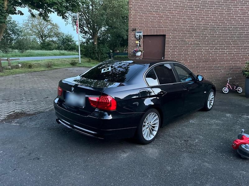 Second-hand BMW 325 218 CP (160 kW) 2008 Negru Berlinǎ