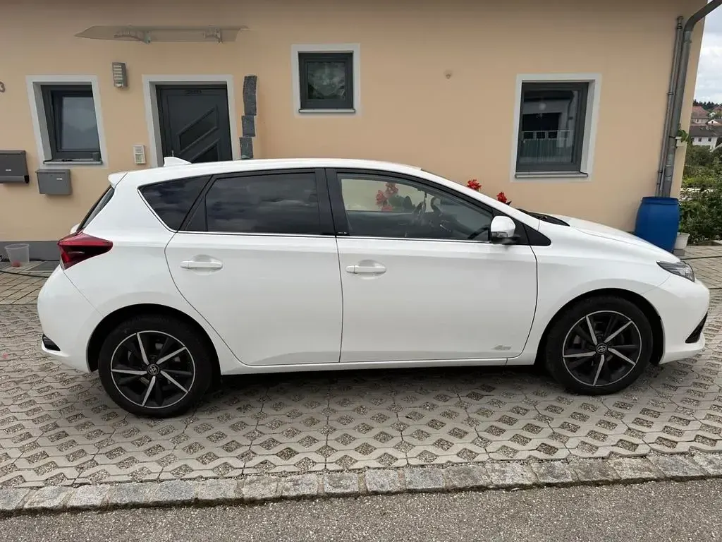 Gebraucht Toyota Auris Edition-S 116 PS (85 kW) 2017 Weiß Limousine