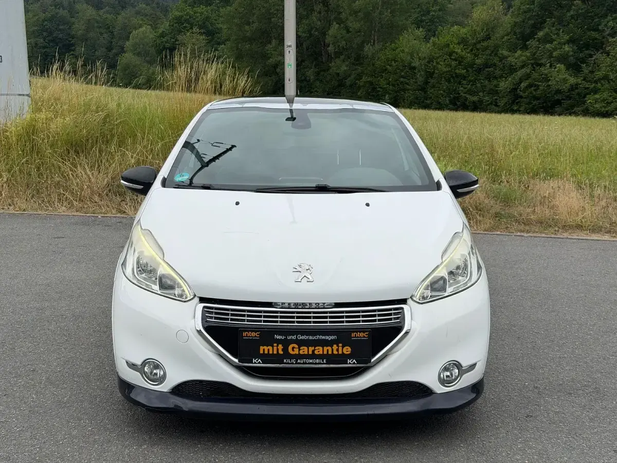 Gebraucht Peugeot 208 120 PS (88 kW) 2013 Weiß Kleinwagen
