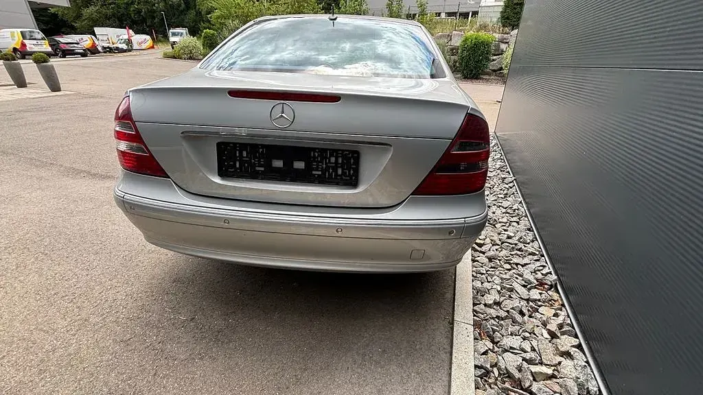 Gebraucht Mercedes E270 Avantgarde 177 PS (130 kW) 2004 Silber Limousine