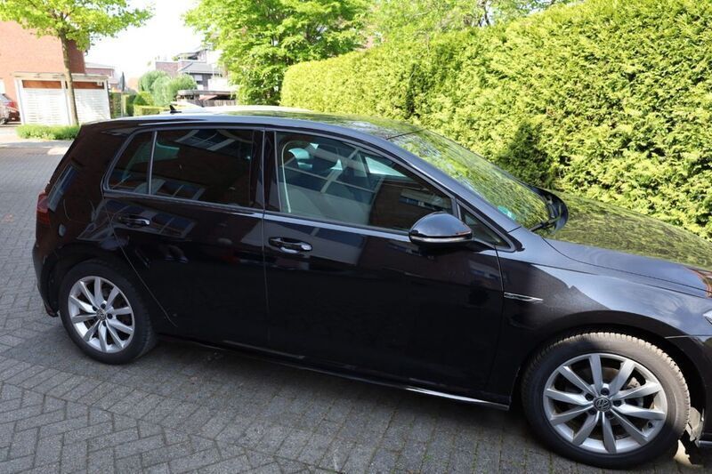 Schwarz Gebraucht 2019 VW Golf VII Highline Limousine | 19.800 € (Fairer Preis) - Bild 1/4