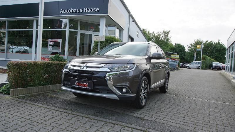Granitbraun Gebraucht 2018 Mitsubishi Outlander Edition+ SUV | 16.900 € (Superpreis) - Bild 1/4