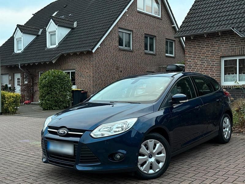 Gebraucht Ford Focus 116 PS (85 kW) 2013 Blau Limousine