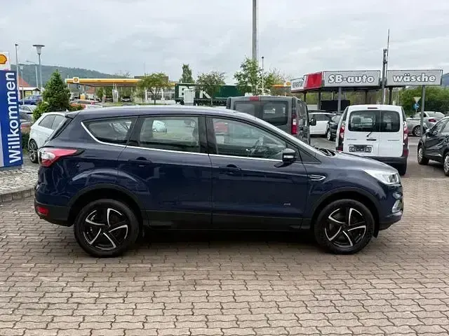 Używany Ford Kuga Trend 182 KM (133 kW) 2017 Niebieski SUV