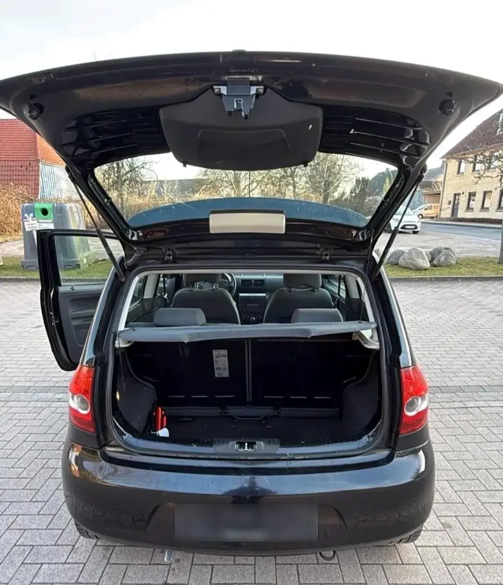 Gebraucht VW Fox 54 PS (39 kW) 2010 Schwarz Kleinwagen