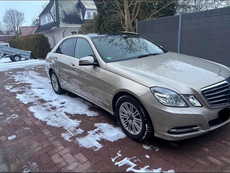 Gebraucht Mercedes E220 Elegance 170 PS (125 kW) 2012 Gelb Limousine