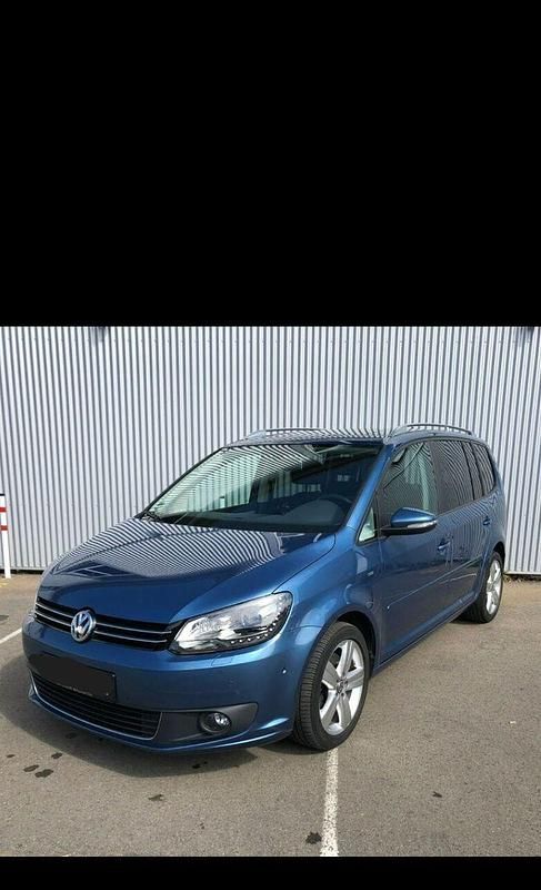 Blau Gebraucht 2015 VW Touran Cup Van / Kleinbus | 13.500 € (Guter Preis) - Bild 1/4