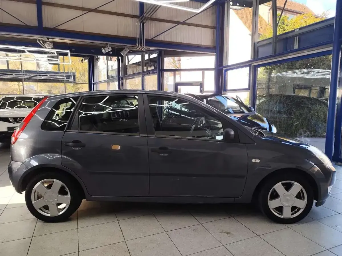 Brugt Ford Fiesta 80 HK (58 kW) 2005 Sølv Hatchback
