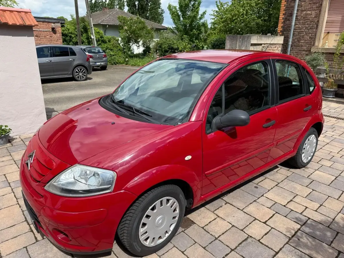 Usado Citroën C3 Style 73 CV (53 kW) 2007 Rojo Utilitario