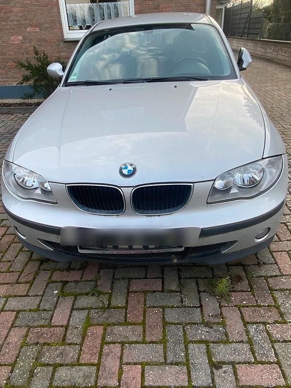Grau Gebraucht 2005 BMW 118 Kleinwagen | 1.400 € (Guter Preis) - Bild 1/4