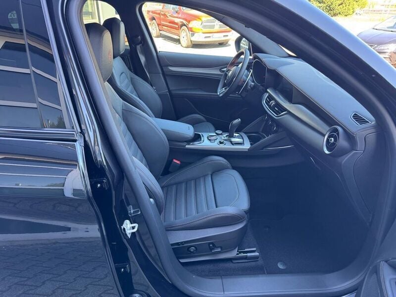 Neu Alfa Romeo Stelvio 280 PS (205 kW) 2025 Schwarz SUV