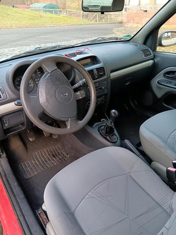 Gebraucht Renault Clio II 75 PS (55 kW) 2002 Rot Kleinwagen