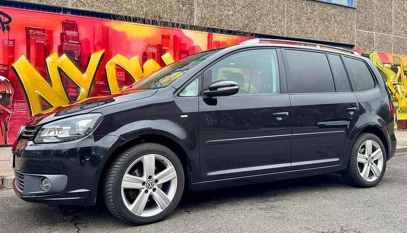 Gebraucht VW Touran Cup 105 PS (77 kW) 2014 Schwarz Van / Kleinbus