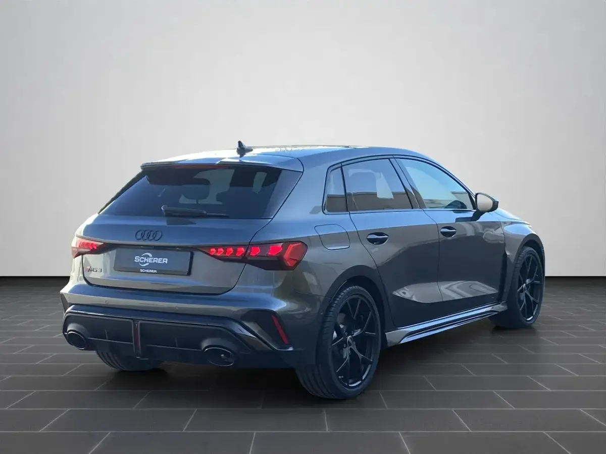 Gebraucht Audi RS3 Sportback Advanced 400 PS (294 kW) 2026 Daytonagrau perleffekt (metallic) Kleinwagen