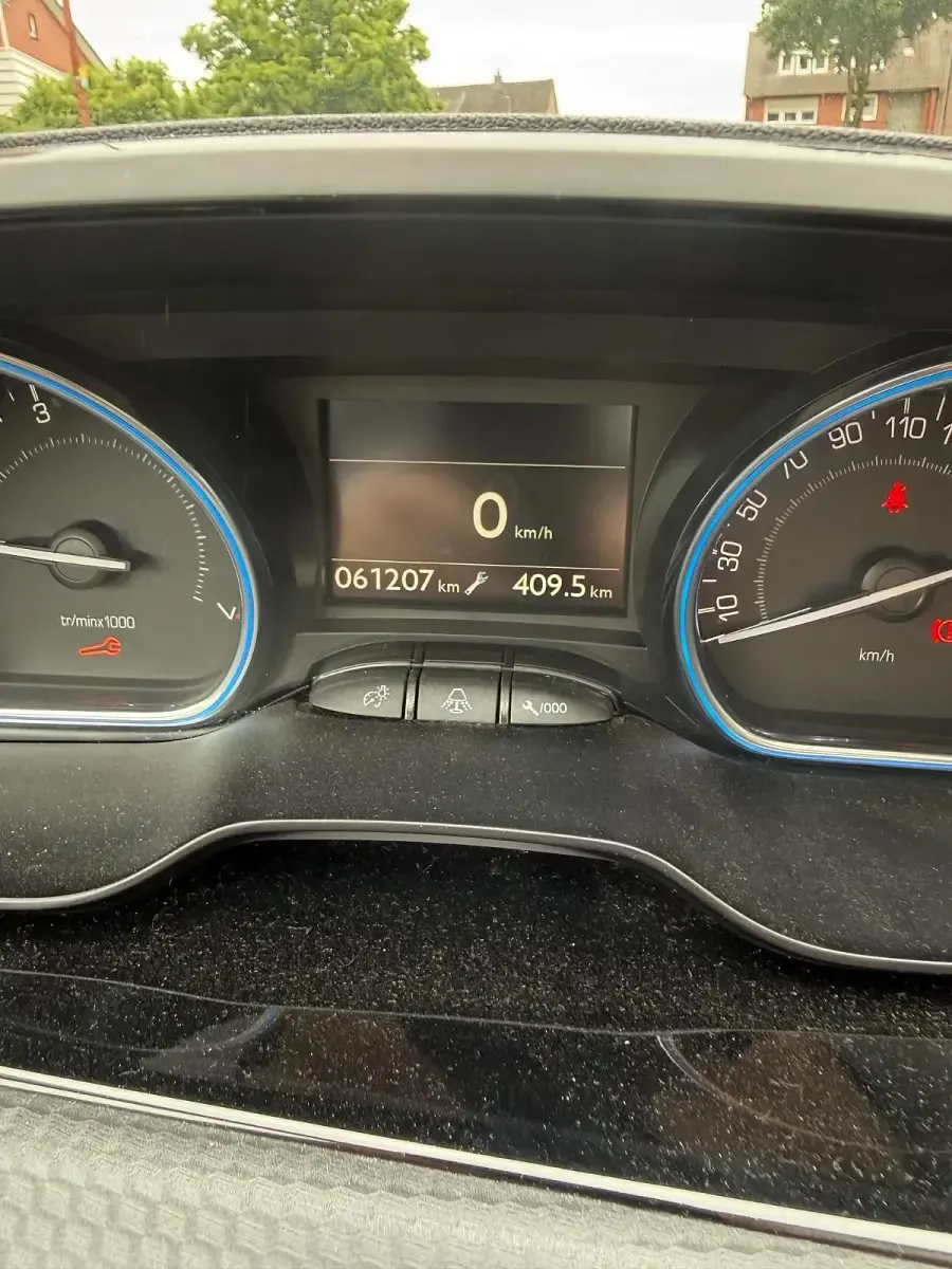 Gebraucht Peugeot 2008 131 PS (96 kW) 2019 Rot SUV