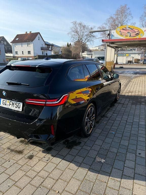 Gebraucht BMW 520 Performance 197 PS (144 kW) 2024 Schwarz Kombi